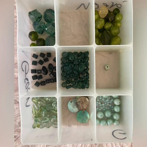 3 Containers Jewelry Making Green Beads Craft Repurpose - Picture 6 of 7